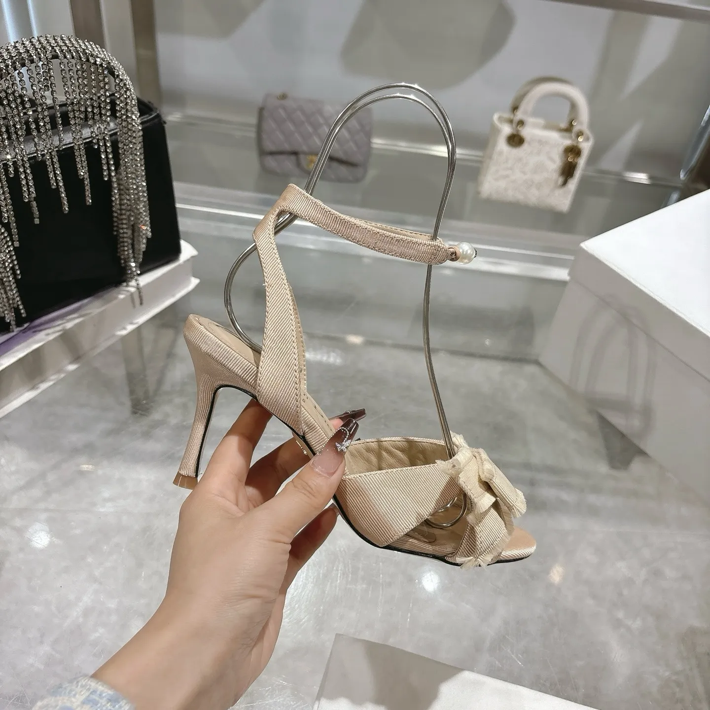👟👟Ex-factory price 520👟👟 🎆Fringed webbing women's shoes Dior Dior 2024 spring and summer catwalk new Adiorble women's shoes CD star's same fashion tassel bow square head pearl letter logo hardware buckle high-heeled hollow sandals The top high-end version on the market Upper: original customized tassel grosgrain Lining: sheepskin lining foot pad Outsole: Italian leather outsole Heel height: 8.5cm Size: 34-41 (34.40.41. Customization is non-refundable)